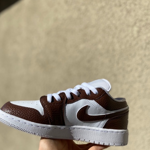 brown jordan 1 lows customs !!! - Picture 3 of 3